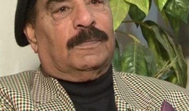 senior adakar ke ghar daketi