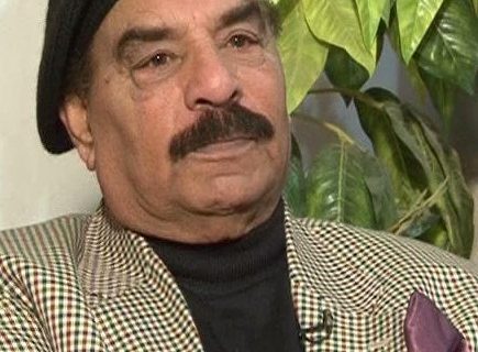 senior adakar ke ghar daketi