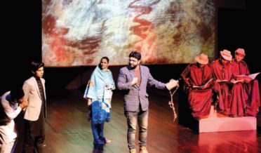 hukoomat se fori theaters kholne ka mutaalba