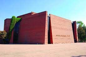 lahore ke al hamra arts council se 29 mulazimeen bartaraf