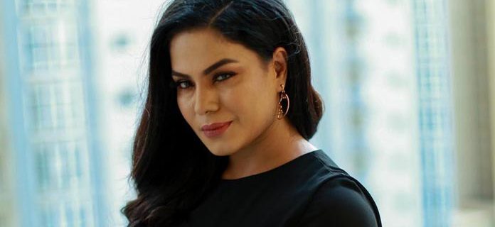 veena malik ne nafsiyaat mein taleem mukammal karli