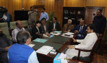 desk par kaam karne walo ke accreditation kyun nahi ban rahe