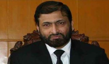 facebook instagram twitter ke bagher taraqqi nahi kar sakta