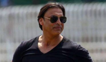 shoaib akhtar ki zindagi par bannay wali film shooting or release pr pabandi