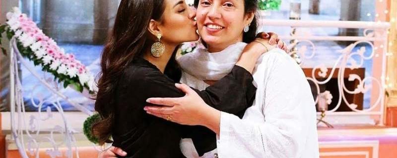 adakara iqra aziz ki walda pehli female careem driver thin