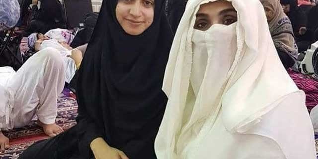 bushra bibi maa se barh kar hein