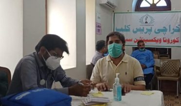 press club mein vaccine lagwane keliye sahafion ka rash