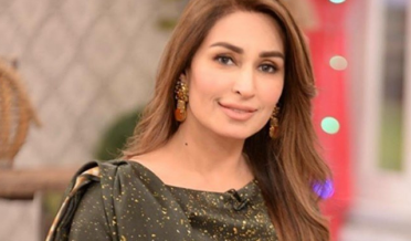 adakara reema khan par dhoka dahi ka case