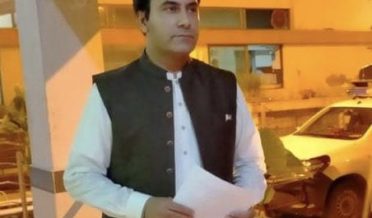 fawad chaudhary ka aik or anchor par tashaddud