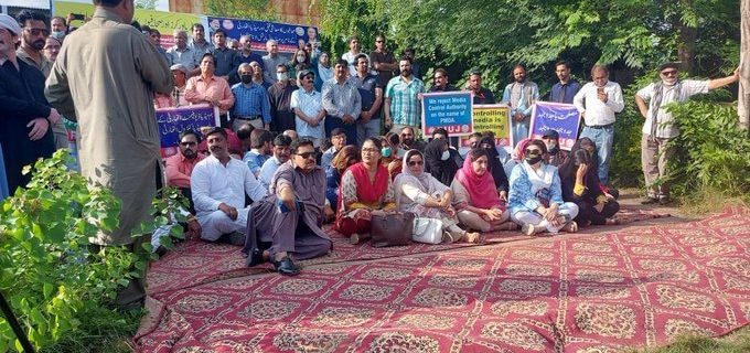 islamabad mein sahafion ka do roza dharna khatam