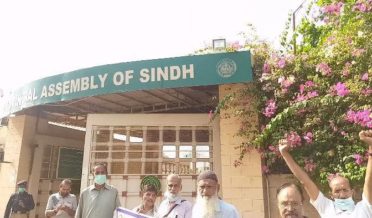 sindh assembly ke bahir nawae waqt ke bartaraf mulazimeen ka ehtejaaj