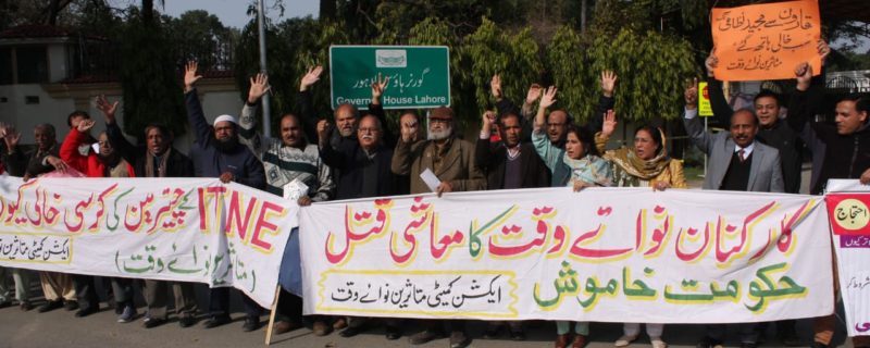 mutasireen nawa e waqt ka governor house ke samne ehtejaaj