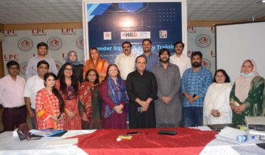 lahore press club mein khawateen sahafion ki tarbeeyati workshop