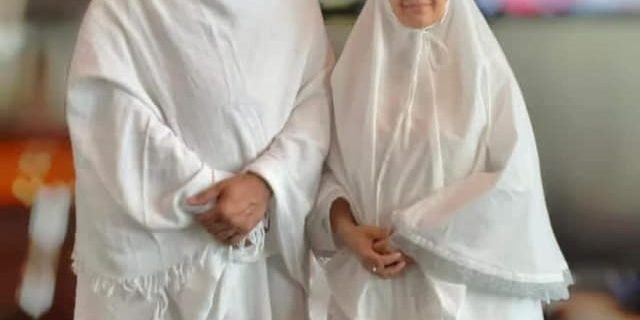 haj par jaane se pehle logon ke pese to de dete