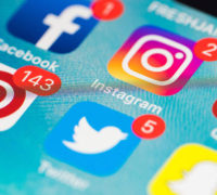 jaali asar o sokh social media ki tasweeri dhons