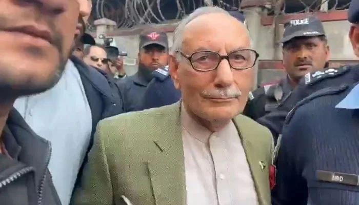 difai tajzia kaar jismaani remand par police ke hawalay