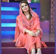 khatoon anchor rabia anam ko 10 crore ka legal notice