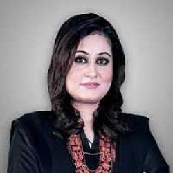 khatoon anchor taweel arsay baad phir screen par wapis