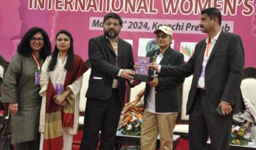 aalmi youm e khawateen keliye award ki taqreeeb