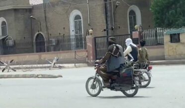 quetta mein 2 sahafi motorcycle se mehroom