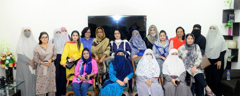 karachi press club mein art of living workshop ka ineqad