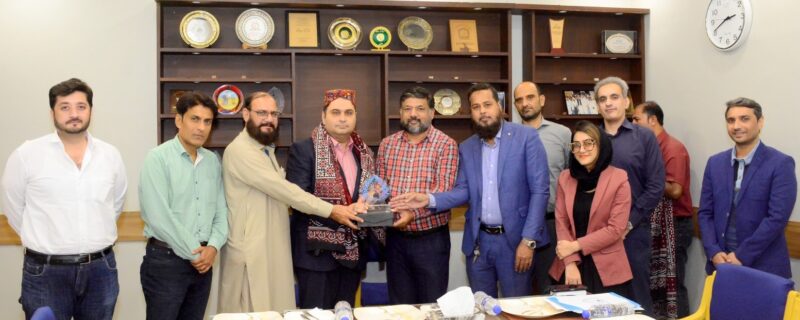 bank islami ke deputy chief executive afsar ka dora e press club