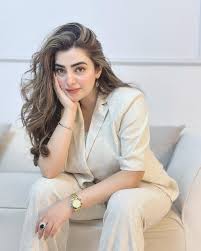 sathi adakaraeon ke sath kaam ka tajarba bura rh