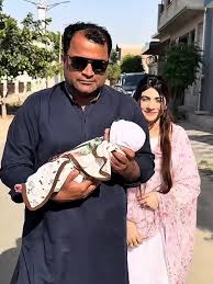 amir liaquat ki sabiq ehlia dania shah maa bangyin