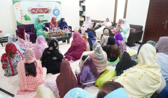 کراچی پریس کلب میں خواتین اراکین کے لیے محفلِ میلاد۔۔