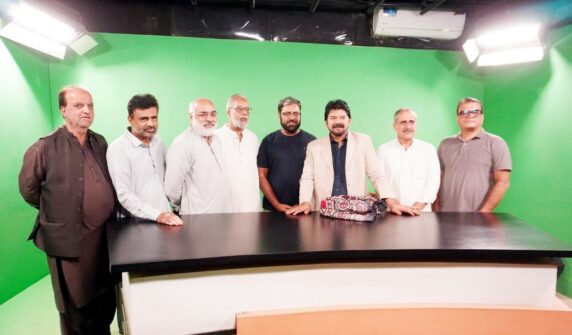 ڈیجیٹل میڈیا کے دور میں صحافیوں کو جدید مہارتیں اپنانا ہوں گی، اختر عباس