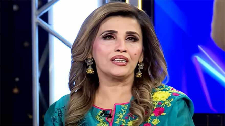 معروف گلوکارہ حمیراچنا کی گاڑی کراچی میں چوری۔۔۔۔