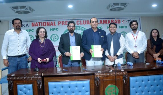 نیشنل پریس کلب اور روٹس ملینیم اسکولز کے درمیان مفاہمتی یادداشت پر دستخط ۔۔۔۔
