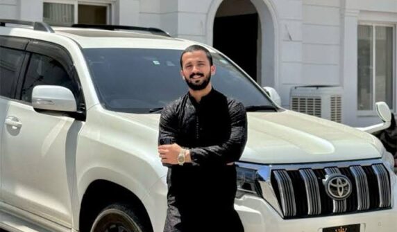 رجب بٹ کی گاڑی کی جعلی نمبر پلیٹ، مقدمہ درج۔۔۔