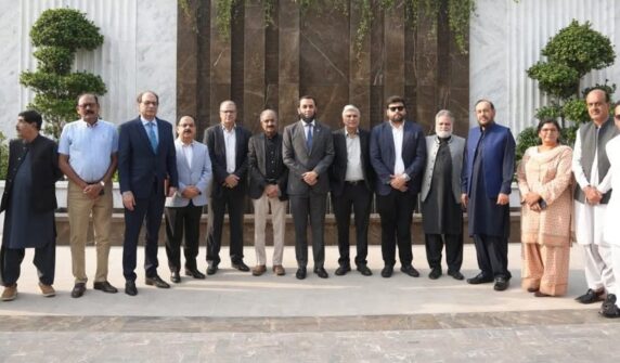 سی پی این ای کے اعزاز میں وزیر اطلاعات کی جانب سے ظہرانہ۔۔
