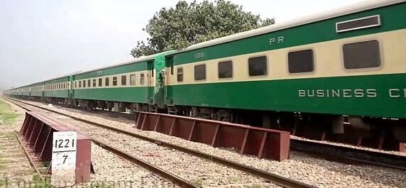 سوشل میڈیا پر وی آئی پی ٹرینوں کی جاری مہم اوردوسراپہلو